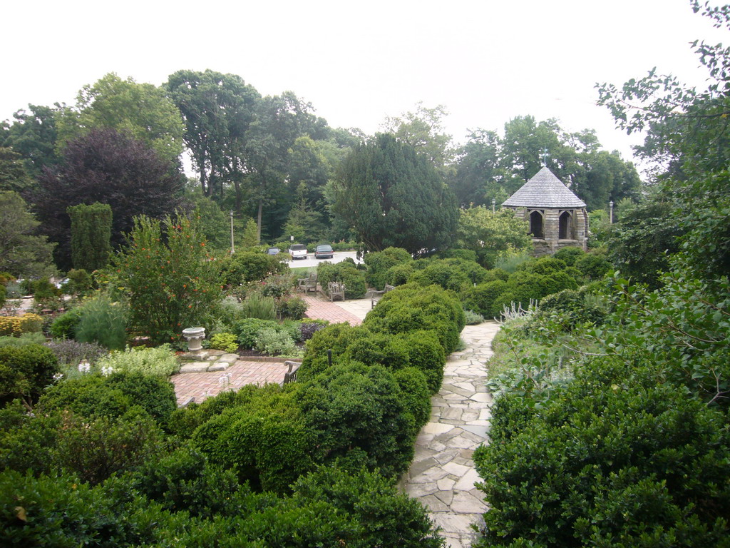 Garden at the south side of the Washington National Cathedral