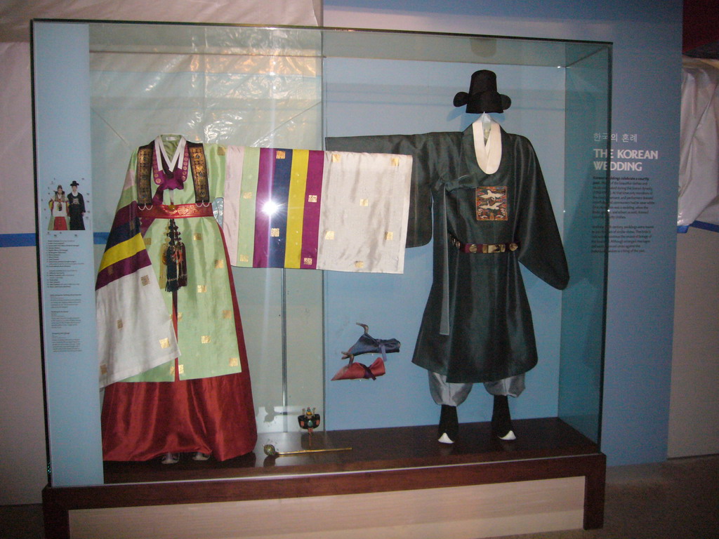 Korean wedding clothing in the National Museum of Natural History