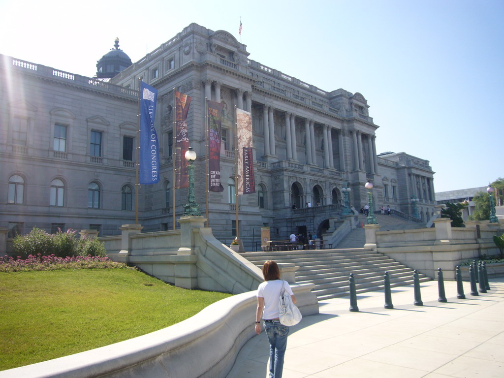 Miaomiao at the Thomas Jefferson Building of the Library of Congress