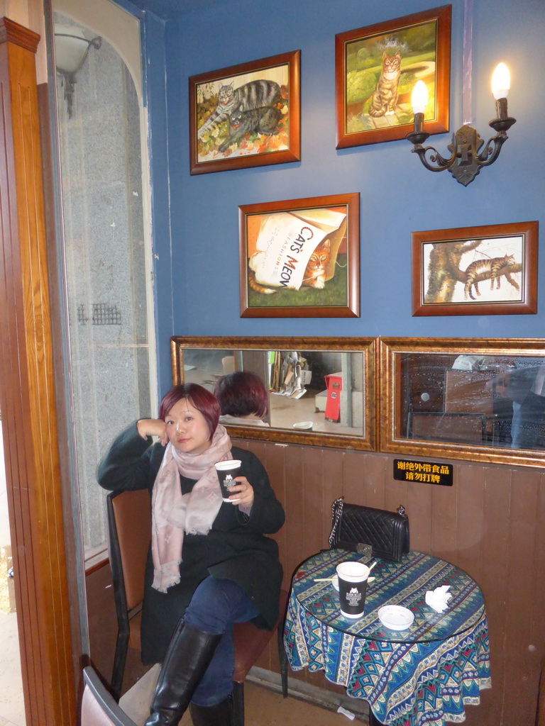 Miaomiao with a cup of tea in the Zhang Sanfeng milktea shop at Longtou Road at Gulangyu Island