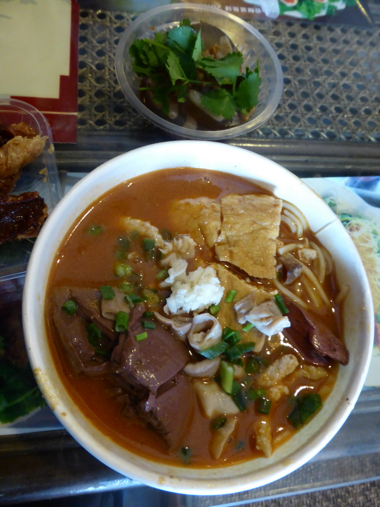 Lunch at the Yuanxiangkou Yuwanpu restaurant at the crossing of the Zhongshan Road Pedestrian Street and Qiaoting Street