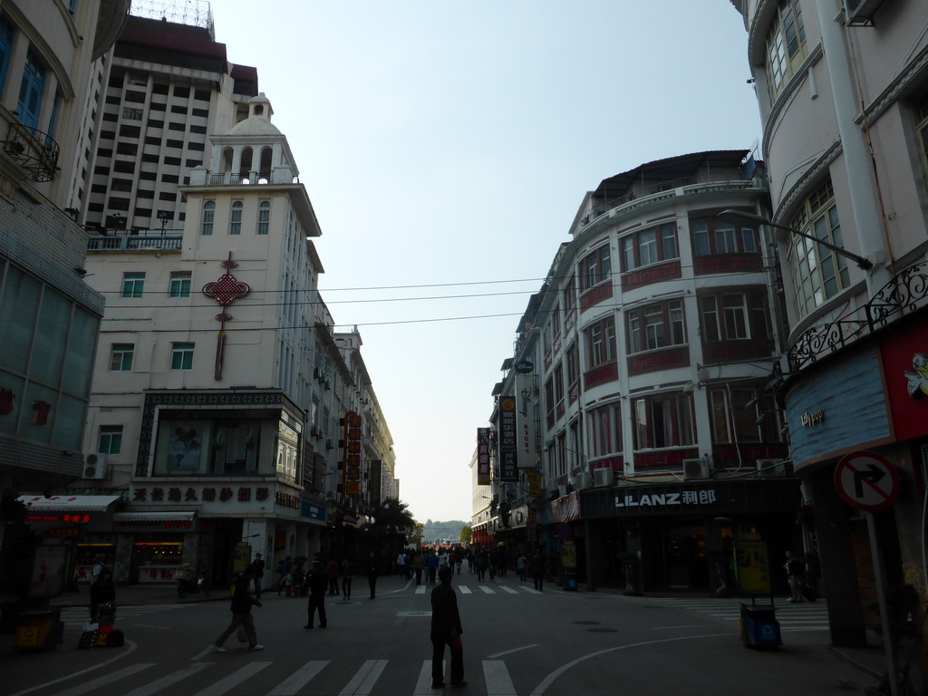 The crossing of the Zhongshan Road Pedestrian Street and Zhenbang Road