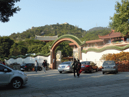 Entrance gate to the Charitable Building of the Nanputuo Temple
