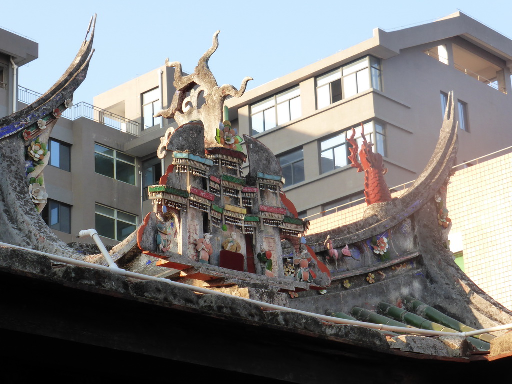 Decorations at the rood of the Temple Café at Zeng Cuo An Village