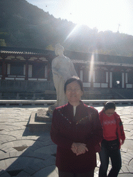 Miaomiao`s mother with a statue of Yang Guifei at the Huaqing Hot Springs
