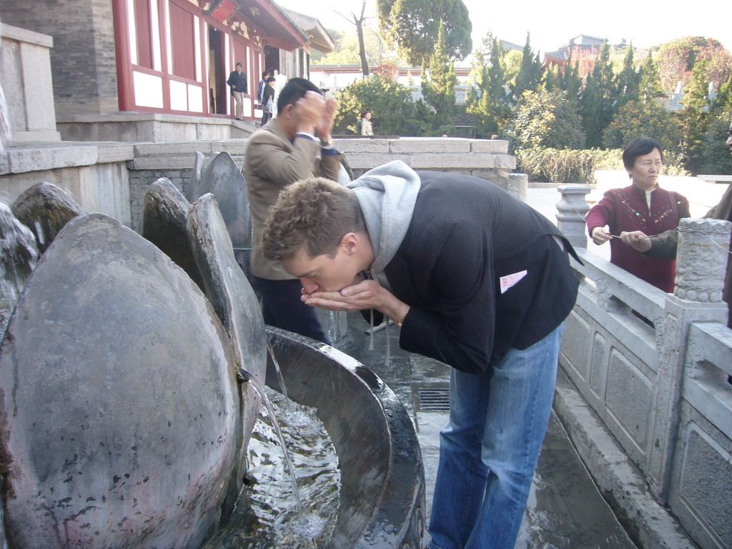 Tim and Miaomiao`s mother with a fountain at the Huaqing Hot Springs