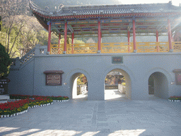 Gate to the garden at the Huaqing Hot Springs, with explanation