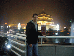 xian_129 - 179 kb - 1024x768 - Tim at the Bell and Drum Tower Square, with a view on the Bell Tower of Xi`an and the Drum Tower of Xi`an, by night Tim at the Bell and Drum Tower Square, with a view on the Bell Tower of Xi`an and the Drum Tower of Xi`an, by night