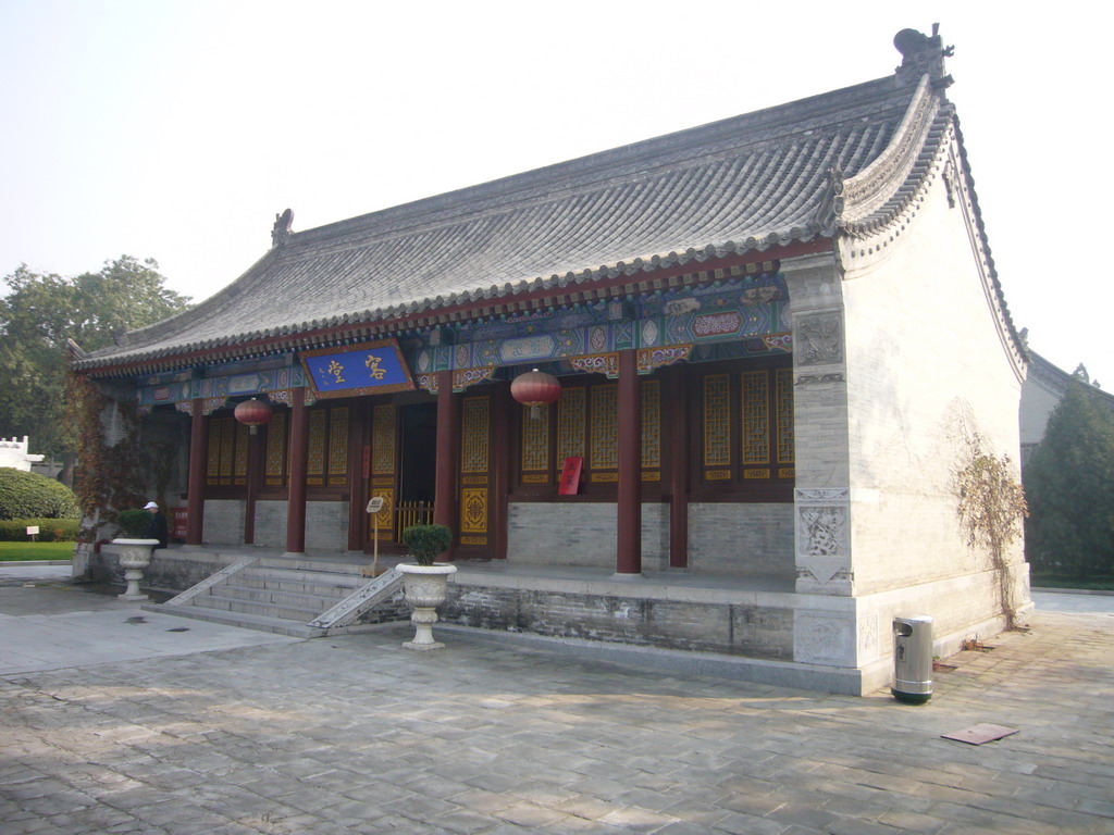 Building at the south side of the Daci`en Temple