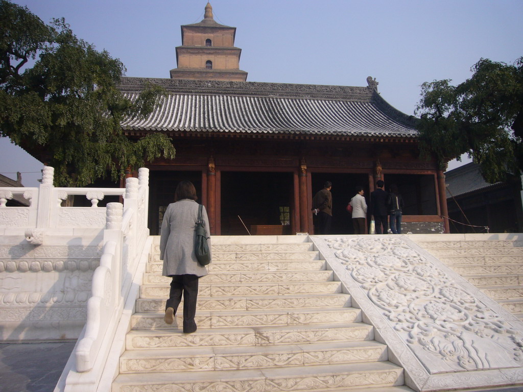 Miaomiao on the staircase in front of the Giant Wild Goose Pagoda at the Daci`en Temple