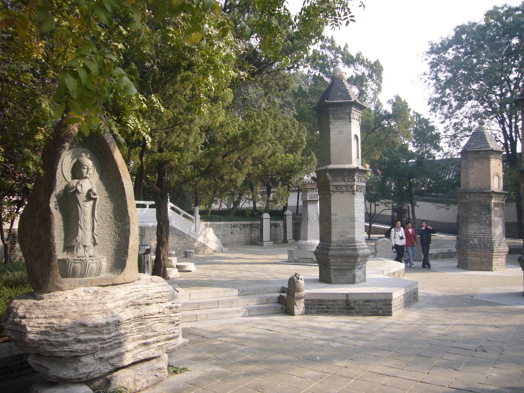 Relief and columns at the Daci`en Temple