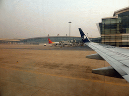 Airplanes at Wuhan Tianhe International Airport, viewed from the airplane from Haikou