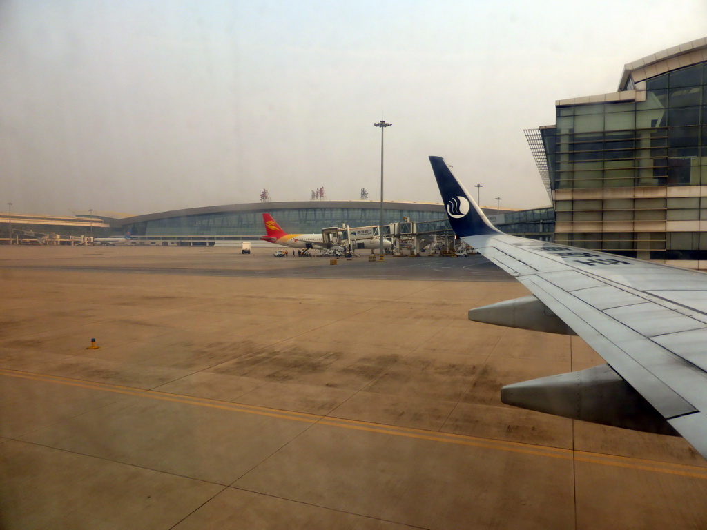 Airplanes at Wuhan Tianhe International Airport, viewed from the airplane from Haikou