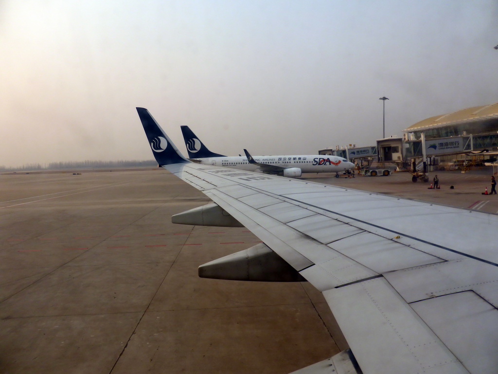 Airplanes at Wuhan Tianhe International Airport, viewed from the airplane from Haikou