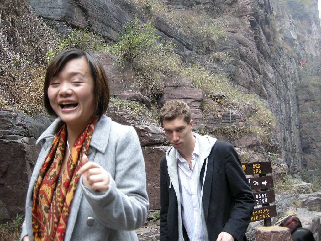 Tim and Miaomiao at the mountainside path at the waterfall at the Red Stone Gorge at the Mount Yuntaishan Global Geopark