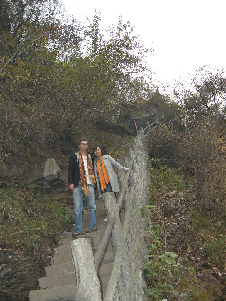 Tim and Miaomiao at a staircase at the Tanpu Gorge at the Mount Yuntaishan Global Geopark