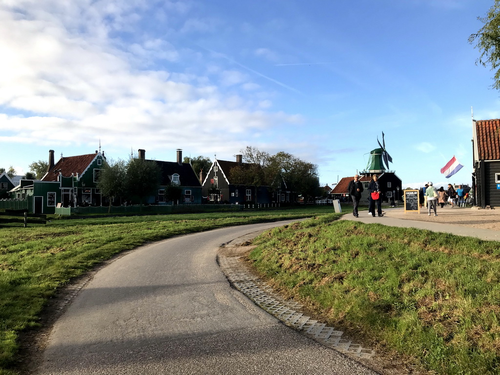 The Zaans Gedaan CacaoLab and the De Huisman windmill at the Zaanse Schans neighbourhood