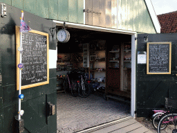 Bike rental shop next to the Zaans Gedaan CacaoLab at the Zaanse Schans neighbourhood