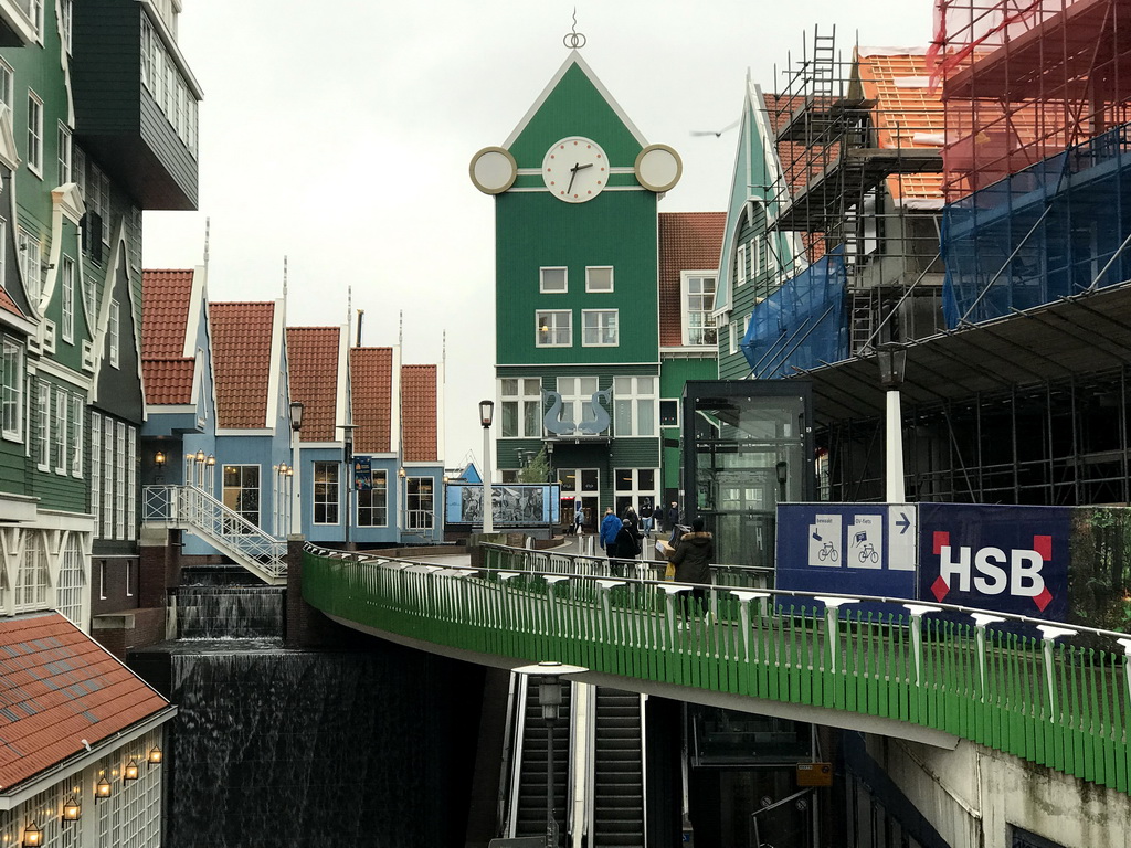 West side of the Gedempte Gracht street with the front of the Zaandam Railway Station