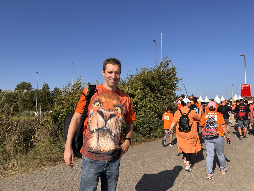 Tim walking on the Duintjesveldweg road to Circuit Zandvoort