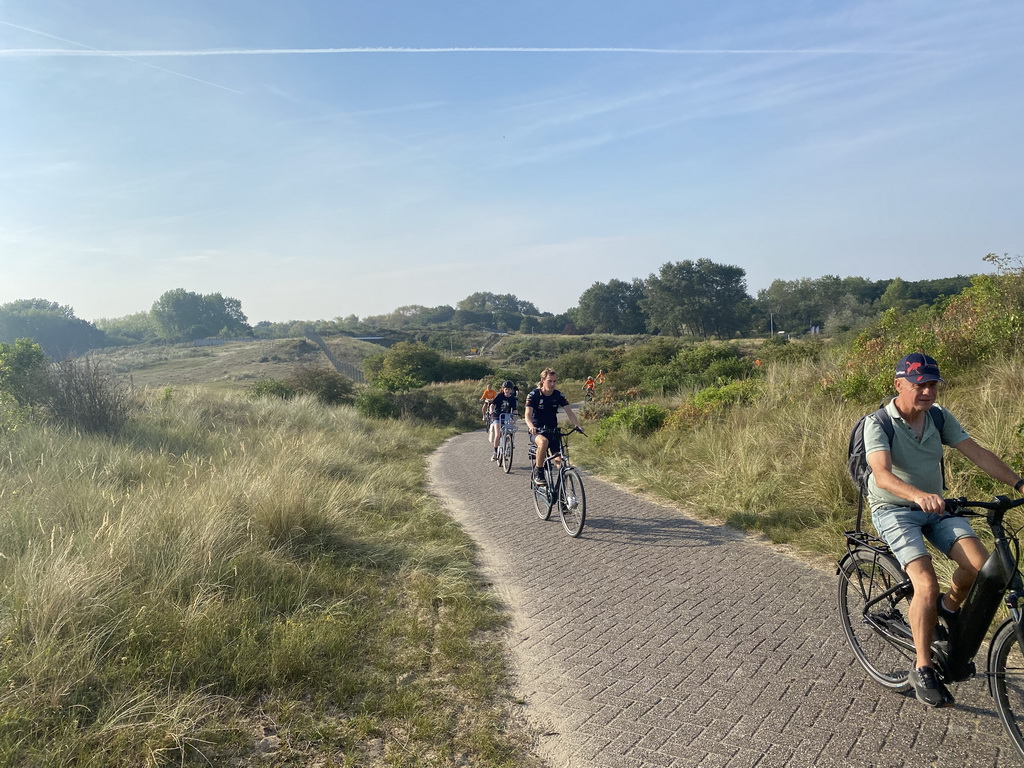 Fans biking on the Blinkertweg road through the dunes to the parking lots of Circuit Zandvoort