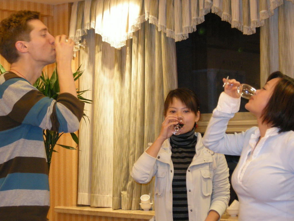 Tim, Miaomiao and Miaomiao`s cousin having drinks in a restaurant in the city center