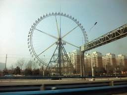The Zhengzhou Ferris Wheel at Century Amusement Park, viewed from a car