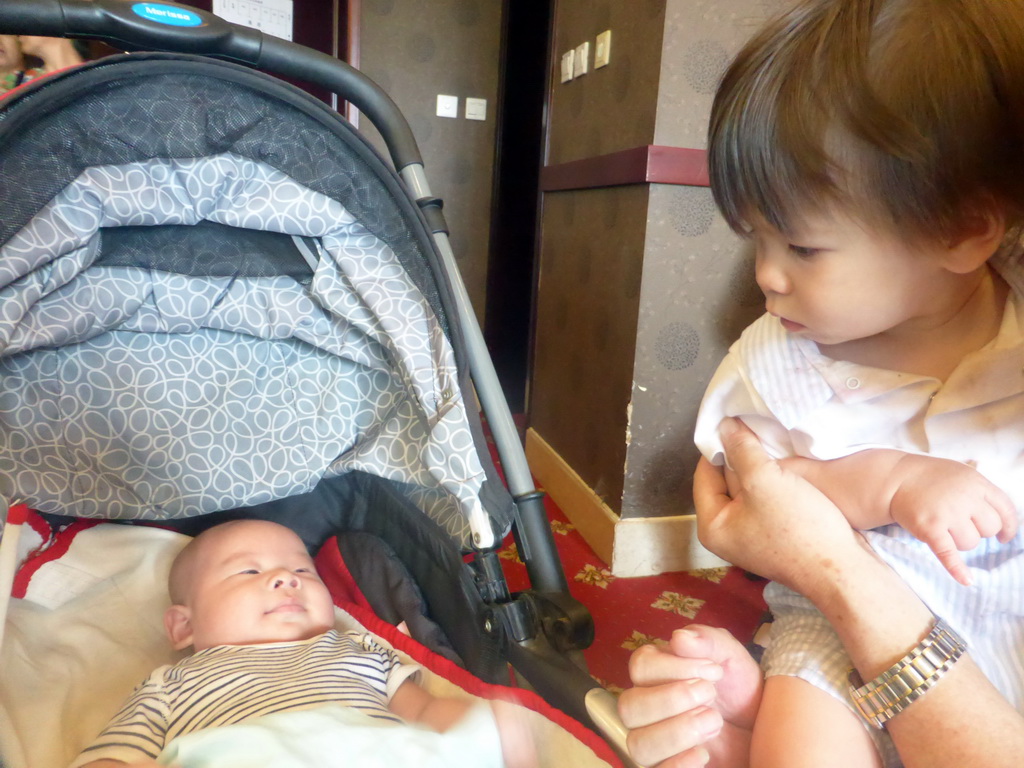 Max and his cousin at the Yufengyuan Jindingdian restaurant
