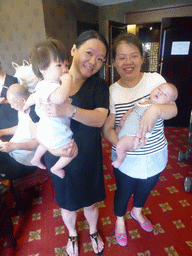 Miaomiao, Max and Miaomiao`s family at the Yufengyuan Jindingdian restaurant