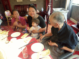 Miaomiao, Max and Miaomiao`s grandparents at the Yufengyuan Jindingdian restaurant
