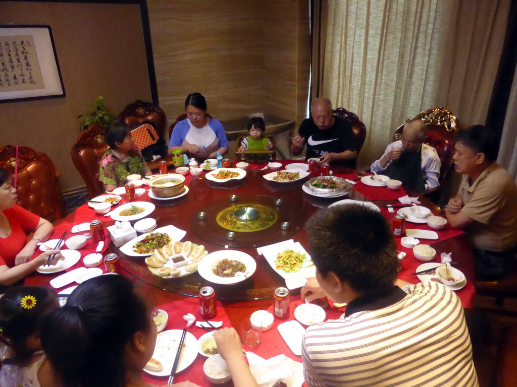 Miaomiao, Max and Miaomiao`s family at our lunch table at the Henan Huayun Hotel