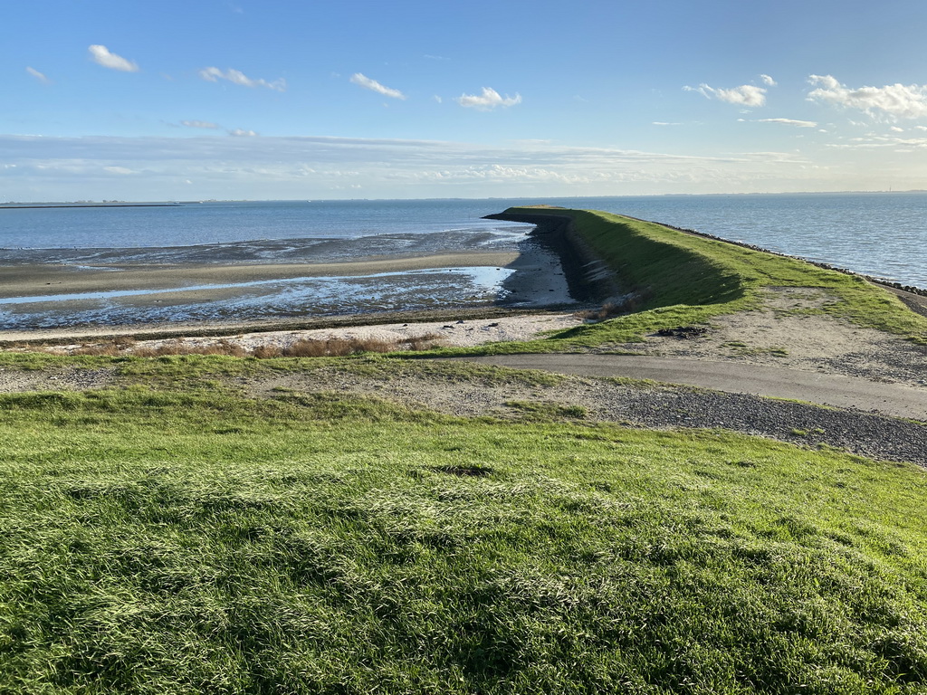 Beach and pier at the Duikplaats Noordbout