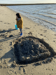 Max making a sandcastle at the beach at the Duikplaats Zuidbout