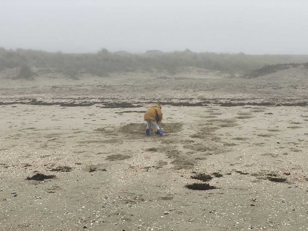 Max making a sandcastle at the beach at the Duikplaats Zuidbout