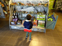 Max in the souvenir shop of Dinoland Zwolle
