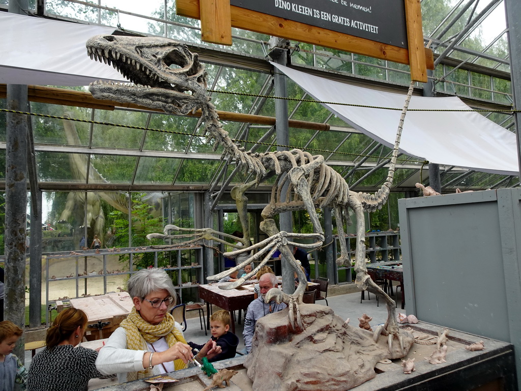 Deinonychus statue at the PaleoLab at Dinoland Zwolle