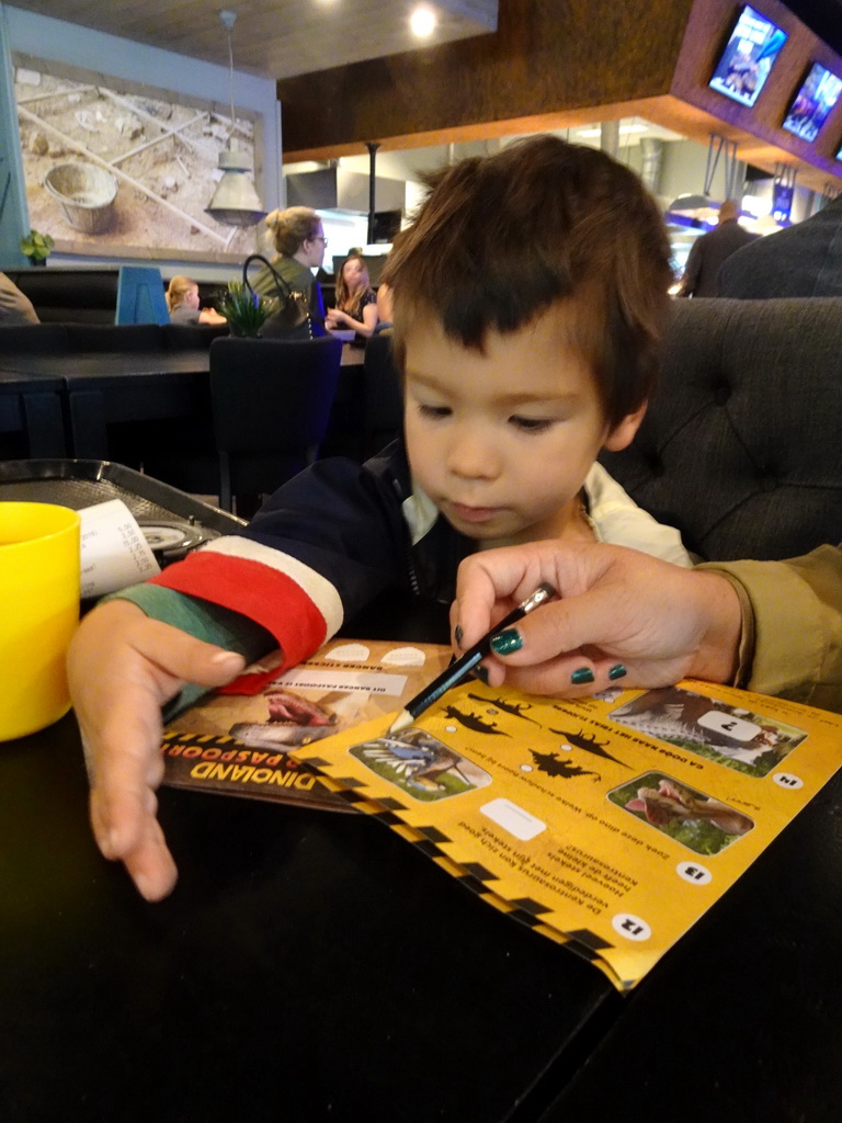 Max making puzzles at the T-Rextaurant at Dinoland Zwolle