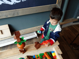 Max playing with duplo at the T-Rextaurant at Dinoland Zwolle