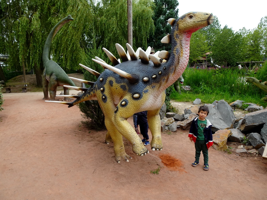 Max with a Kentrosaurus statue at the Triassic area at Dinoland Zwolle