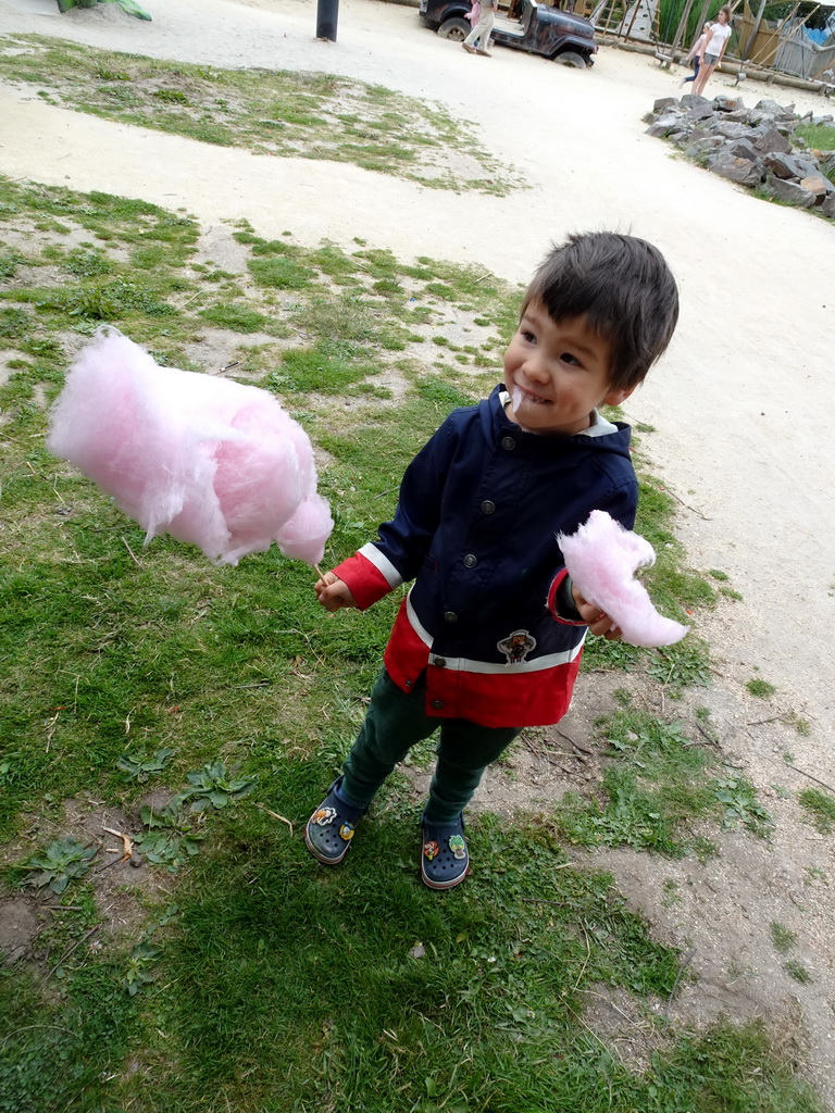 Max eating cotton candy at Dinoland Zwolle