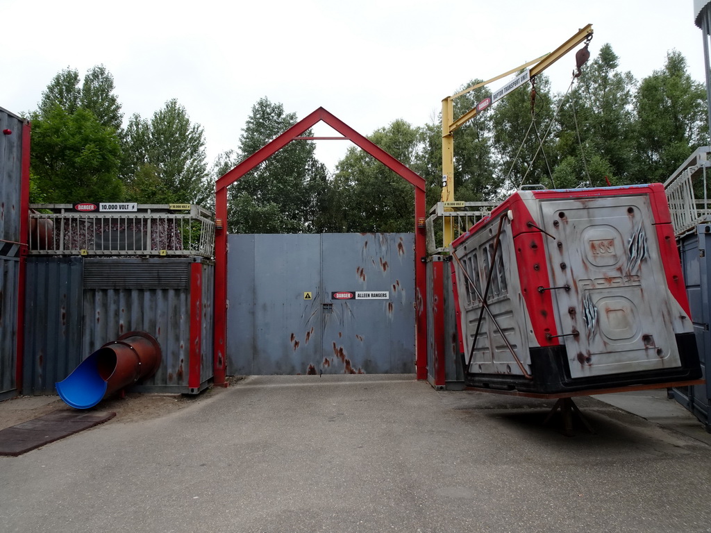 Fence and dinosaur cage at Dinoland Zwolle